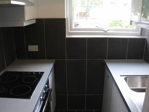 Ellswood_Crt._1_-_kit_1.jpg