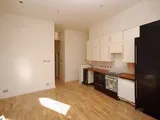 17 Crescent Road, LONDON