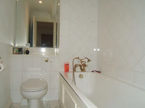 43_Cambridge_Rd__Flat_1_-_Bathroom.jpg
