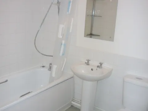 Cedar_House_8_-_Bathroom.jpg