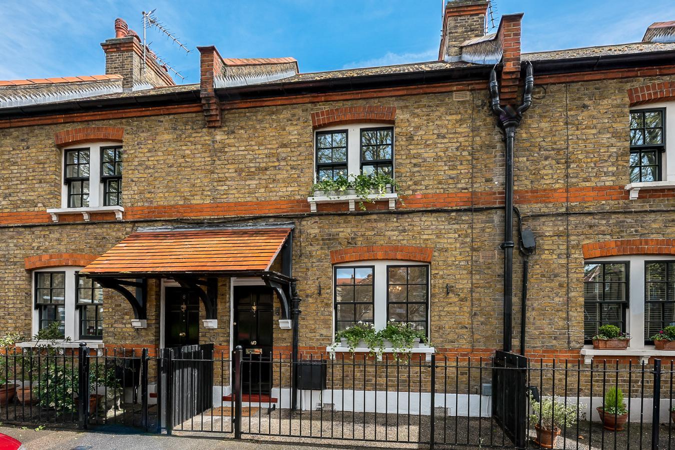 2 bedroom property to let in UFFORD STREET, SE1 £650 pw