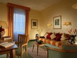 18 - 21 Trafalgar Square WC2N