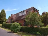 2 bedroom Detached Bungalow in Windlesham