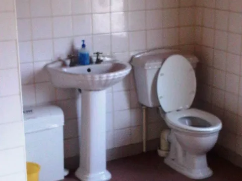 Bathroom_1.jpg