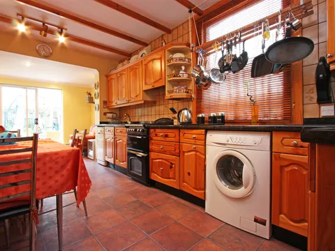 Dancer_-_8_Road_-_Kitchen.jpg