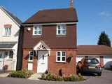 HORNDEAN - SPACIOUS HOUSE WITH GARAGE & FIELD VIEW
