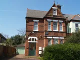TO LET - BOWES PARK N22
