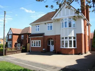 Front Elevation 9437_114365_2_IMG_00.jpg