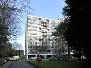 Kenilworth Court open-uri20121012-22790-14zd015-0.jpg